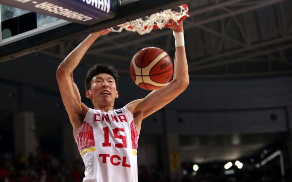 排名下滑，国家队俱乐部态度冷淡，周琦为何还要执意选秀？