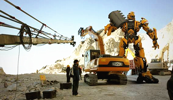 澎湃联播|快递员被打怎么办？他需要一台铲车