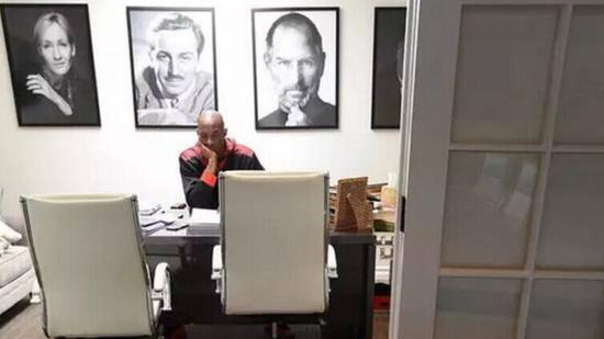 科比告别战一袋空气卖上万美元！连气球和纸屑都有人买