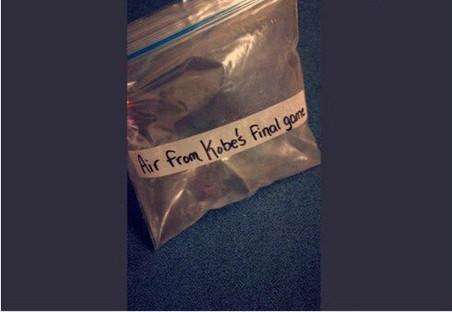 科比告别战一袋空气卖上万美元！连气球和纸屑都有人买