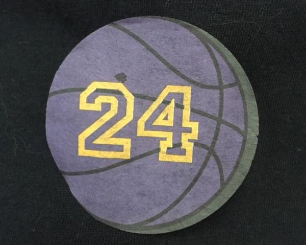 科比告别战一袋空气卖上万美元！连气球和纸屑都有人买