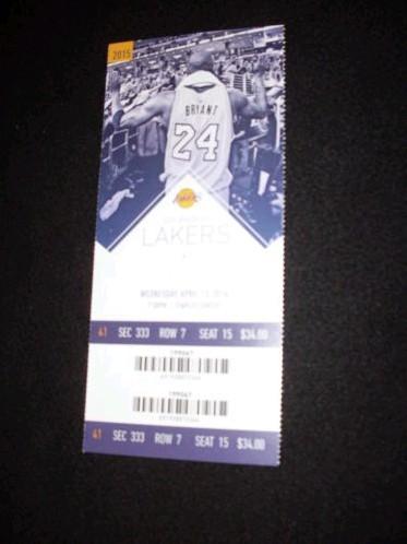 科比告别战一袋空气卖上万美元！连气球和纸屑都有人买