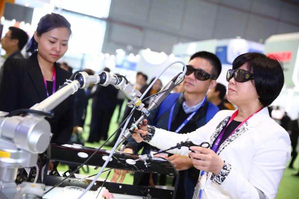 全球最大医博会落幕：手术机器人、医用人工智能最火