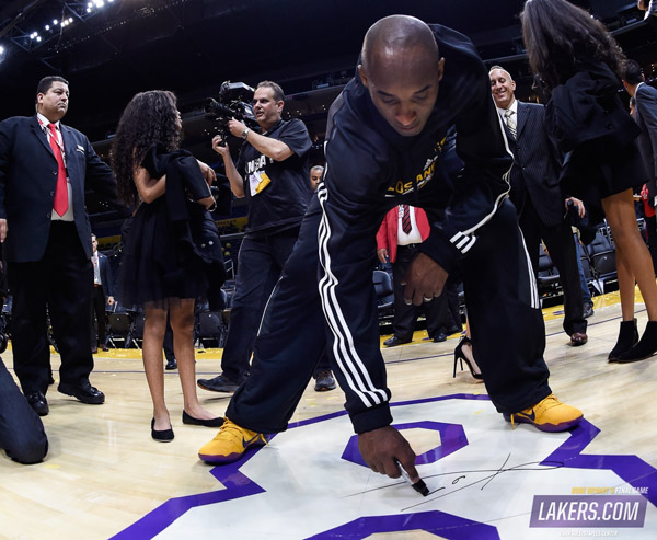 60张图读懂科比最后一战：这一次，曼巴终于面带笑容