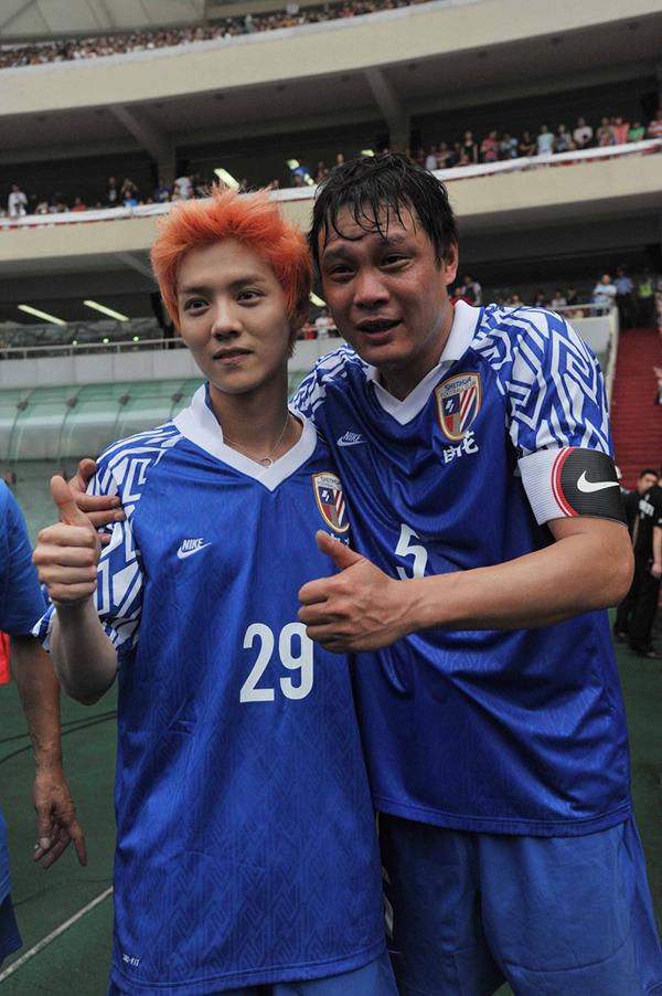 曼联官方祝贺鹿晗生日快乐，他的球技连范志毅们都“点赞”