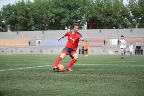 曼联官方祝贺鹿晗生日快乐，他的球技连范志毅们都“点赞”