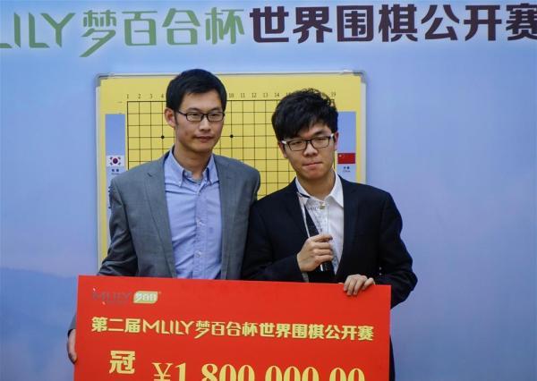 上厕所都有粉丝堵着，羞涩柯洁连说三遍“我不是网红”