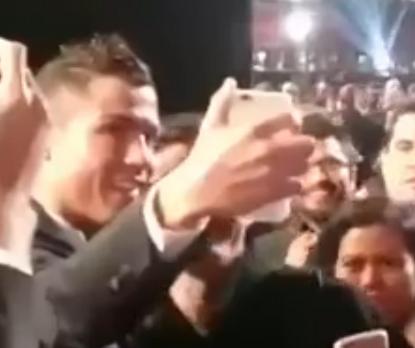 扒遍朋友圈，告诉你足坛大咖都用什么手机壳？