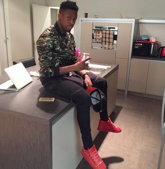 扒遍朋友圈，告诉你足坛大咖都用什么手机壳？