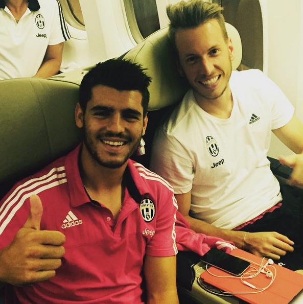 扒遍朋友圈，告诉你足坛大咖都用什么手机壳？