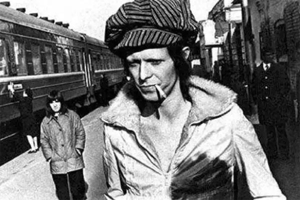 他带回来火车上的远方如诗般美妙