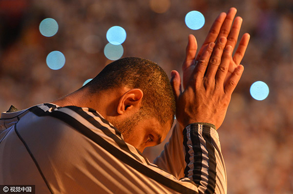 张佳玮｜邓肯四十不惑，他还是那一脸“篮球真奇妙”的表情