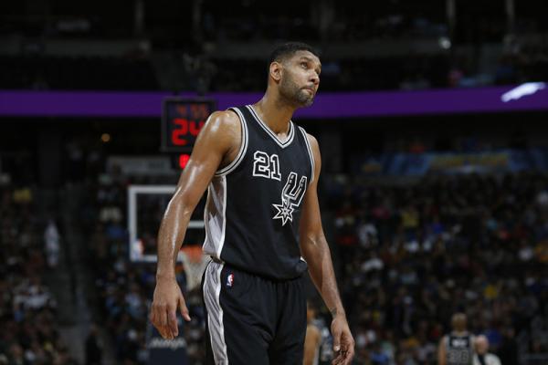 张佳玮｜邓肯四十不惑，他还是那一脸“篮球真奇妙”的表情