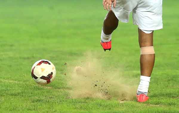 80亿中超脸上长暗疮，谁来为中超的“菜地”负责？