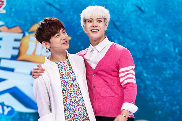 就算有何炅托着，王嘉尔也被大张伟全程盖死