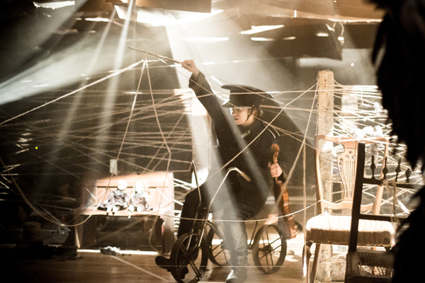 “看不懂”的《藏匿》，其实没那么难懂