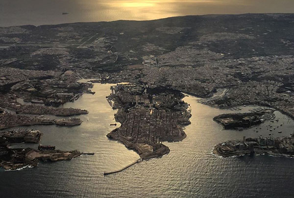 舷窗外最美的8个机场