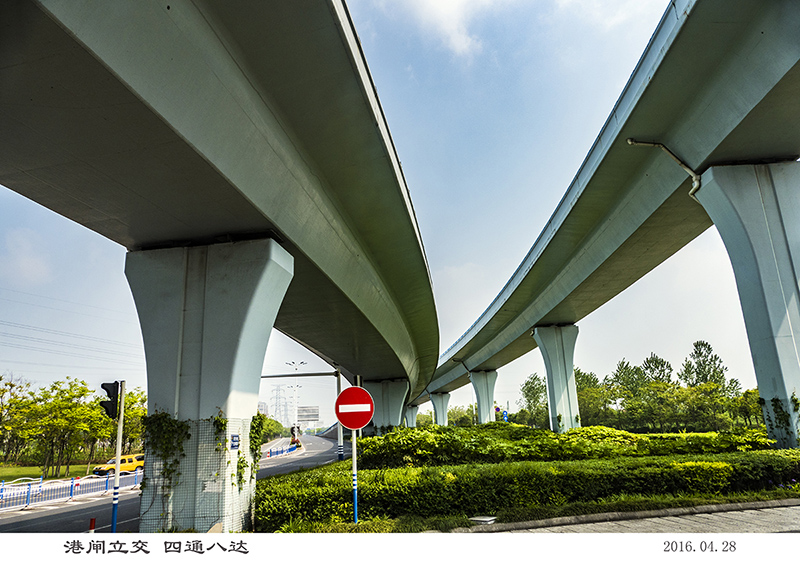 发展中的港闸区,立交四通八达.