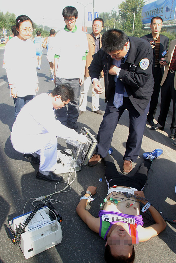 帮受伤士兵慈善筹款，英国皇家炮兵上尉猝死在马拉松终点前