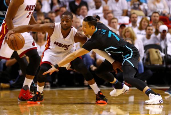 张佳玮｜黄蜂已打出最佳一季，别低估了背后的铁公鸡老板乔丹