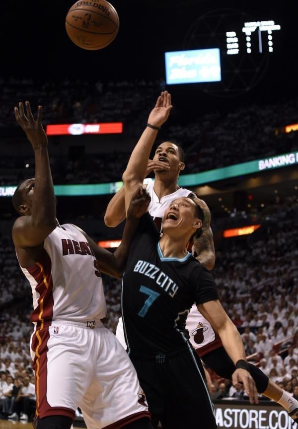 张佳玮｜黄蜂已打出最佳一季，别低估了背后的铁公鸡老板乔丹