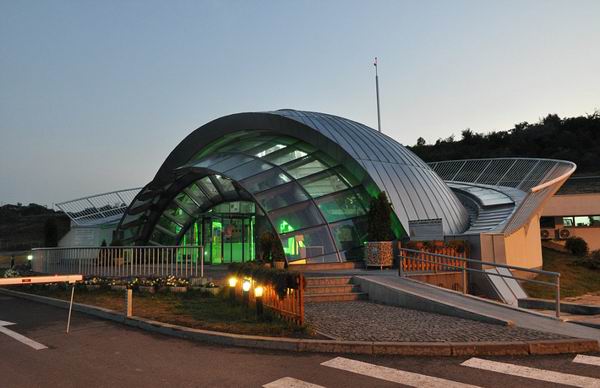 别再聊迪士尼了！罗马尼亚盐矿里有个不可思议的地下乐园