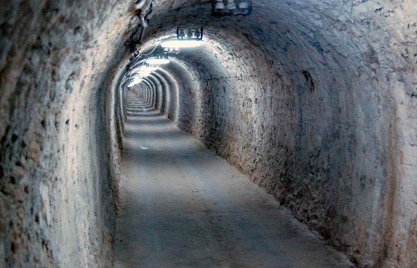 别再聊迪士尼了！罗马尼亚盐矿里有个不可思议的地下乐园