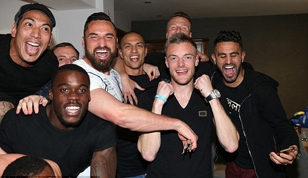 卡梅伦、阿黛尔怒吹一波！30年老莱斯特城球迷这样庆祝夺冠