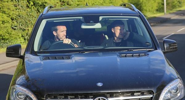 卡梅伦、阿黛尔怒吹一波！30年老莱斯特城球迷这样庆祝夺冠