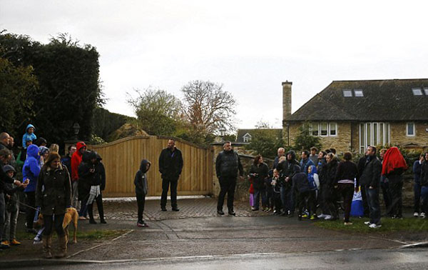 卡梅伦、阿黛尔怒吹一波！30年老莱斯特城球迷这样庆祝夺冠