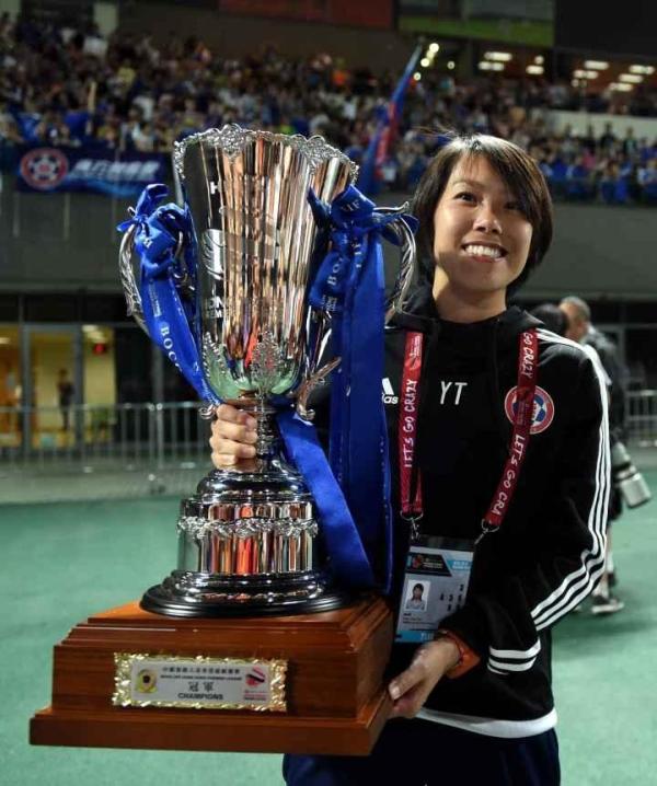 27岁港妹率男足球队夺冠创吉尼斯纪录，未来她还想执教中超