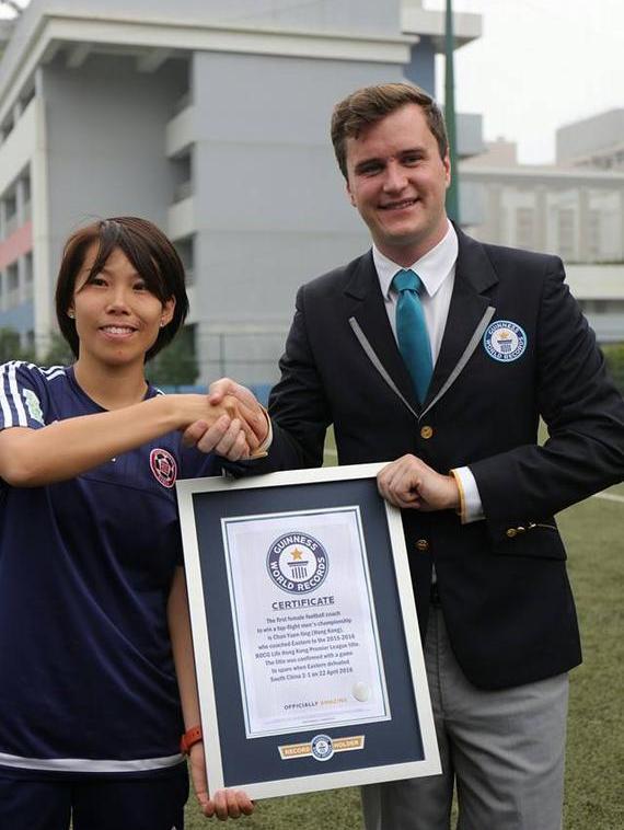 27岁港妹率男足球队夺冠创吉尼斯纪录，未来她还想执教中超