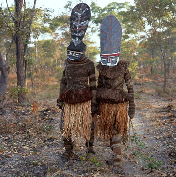 你与世界之间隔着一张面具