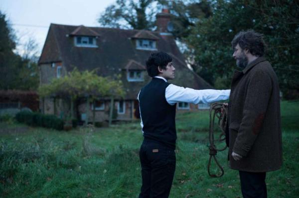 《卫报》说这部英剧“也许开创了新的类型”