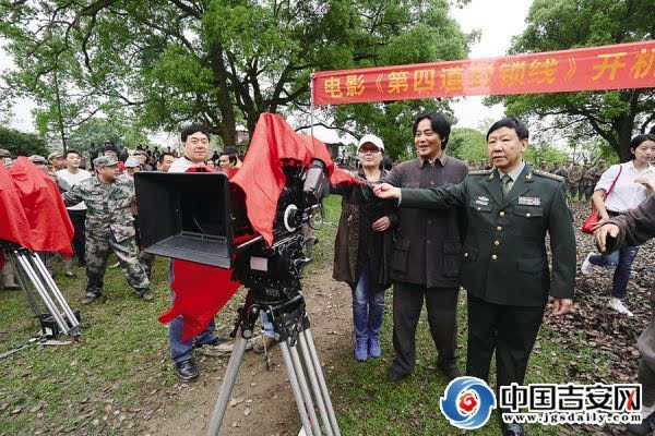 八一电影制片厂拍新片《第四道封锁线》纪念长征胜利80周年