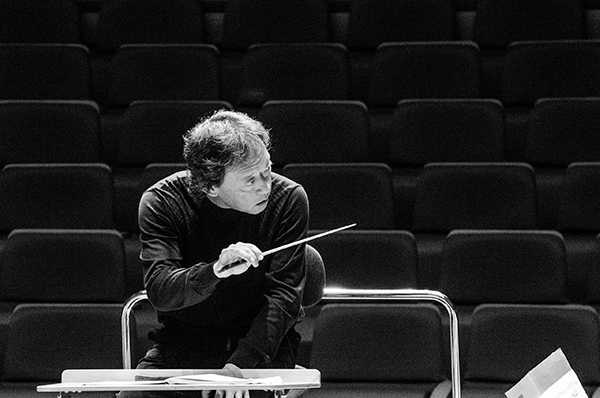 郑明勋：高于音乐的，那就是人性