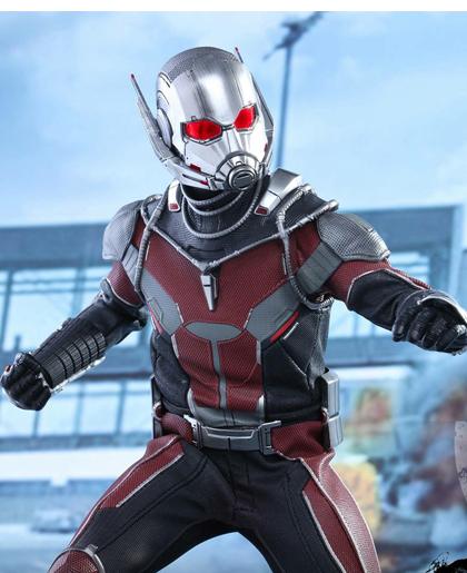 《美队3》的无奈：十几个人太少，填不满资本的巨坑