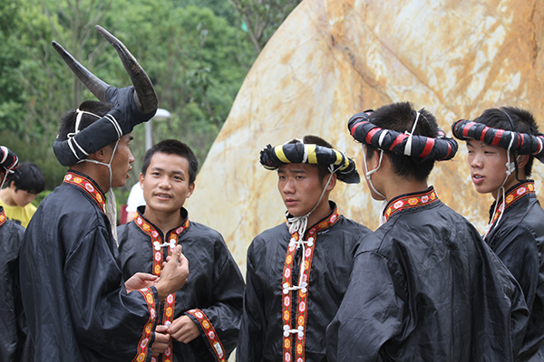 赵一凡西行记｜卖了房子去考察