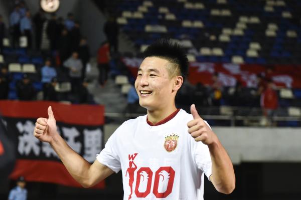 武磊百球、吴迪创排名纪录，这对撞脸“亲兄弟”连轨迹都相似