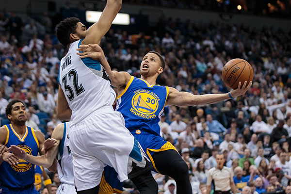 张佳玮 | 全票垄断！库里真是史上最无争议的MVP？