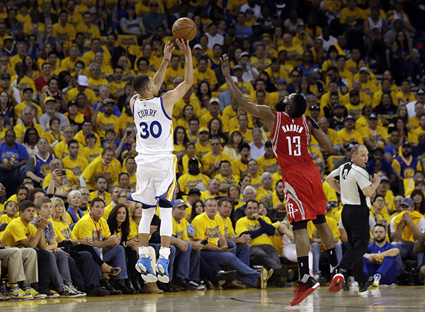 张佳玮 | 全票垄断！库里真是史上最无争议的MVP？