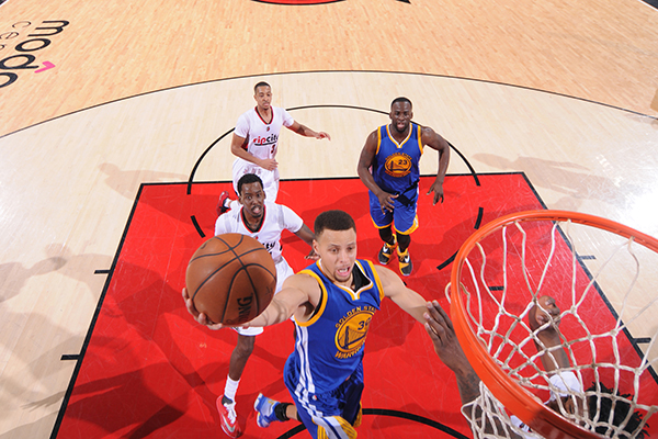 张佳玮 | 全票垄断！库里真是史上最无争议的MVP？