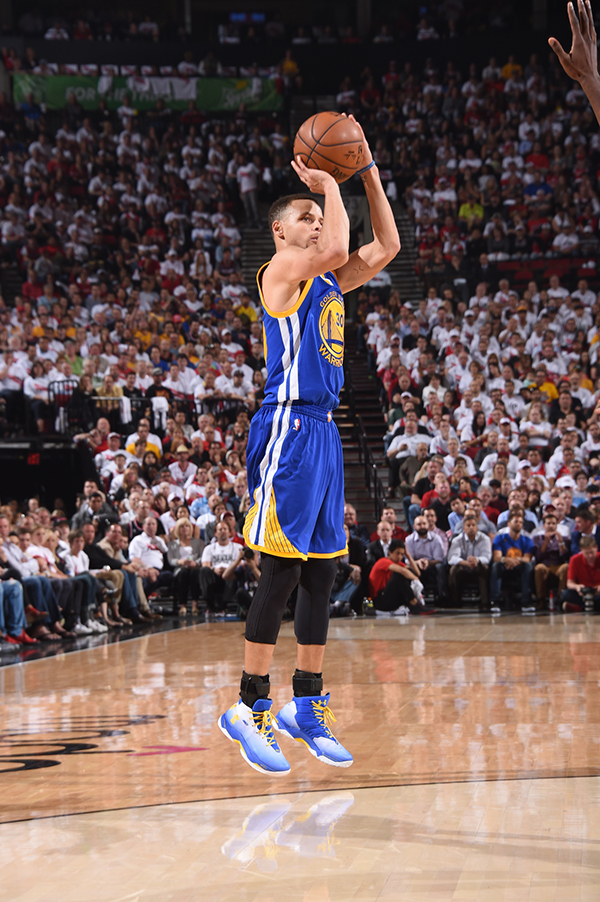 张佳玮 | 全票垄断！库里真是史上最无争议的MVP？