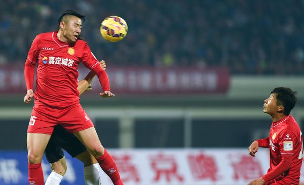 百万投资、职业球员，这些草根球队把业余足球踢成了足总杯