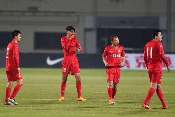 百万投资、职业球员，这些草根球队把业余足球踢成了足总杯