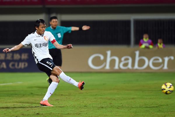 百万投资、职业球员，这些草根球队把业余足球踢成了足总杯