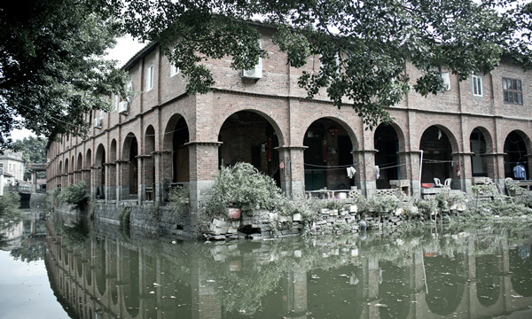 莆田：“文献名邦”缘何下海从商