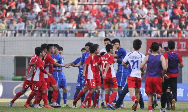 足协杯爆发大规模冲突！业余球队武汉宏兴围攻江苏苏宁