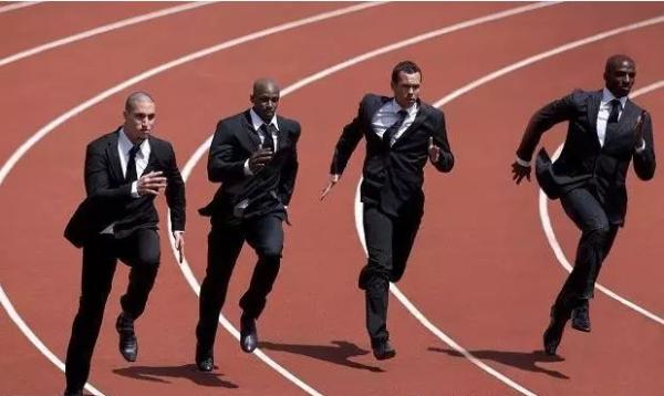 刷完《欢乐颂》，安迪为什么总是逆时针晨跑？