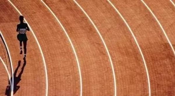 刷完《欢乐颂》，安迪为什么总是逆时针晨跑？